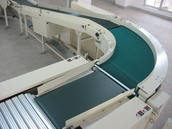 輕型輸送機(jī)